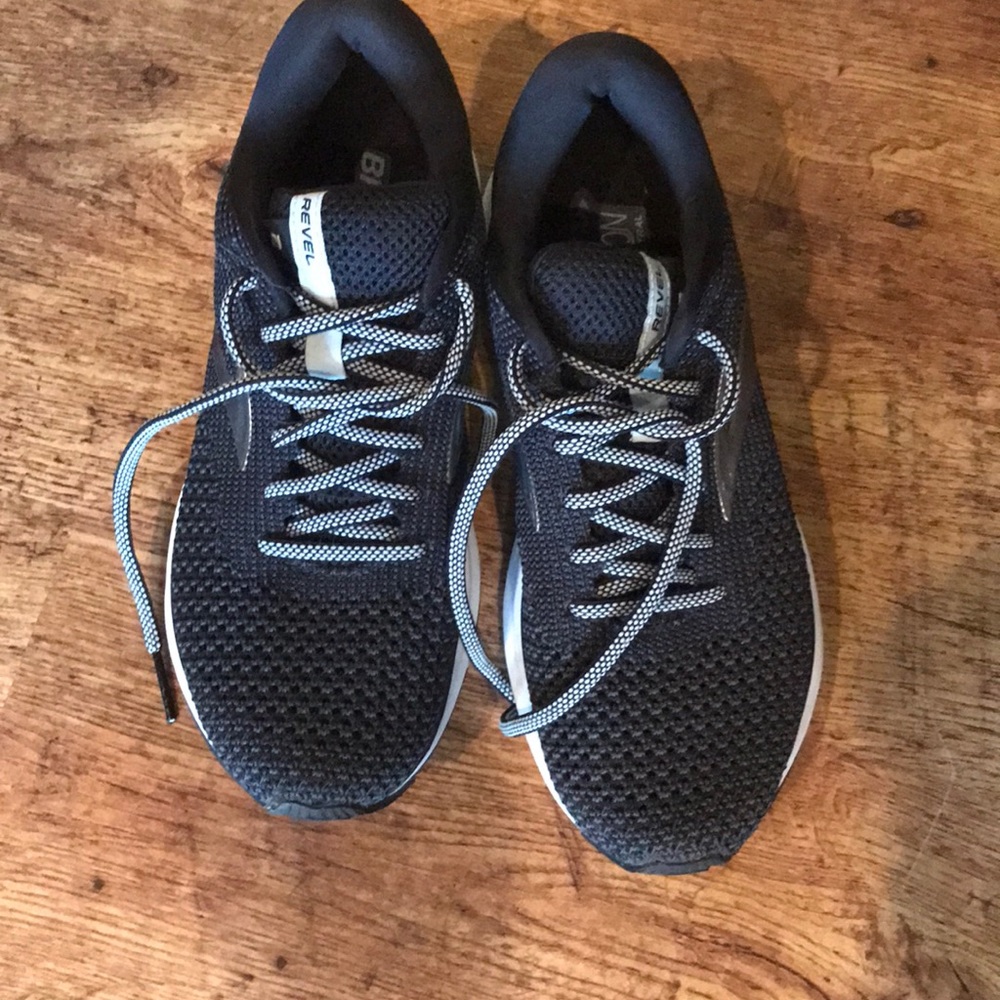 Women’s brooks revel 2 running shoes 8.5